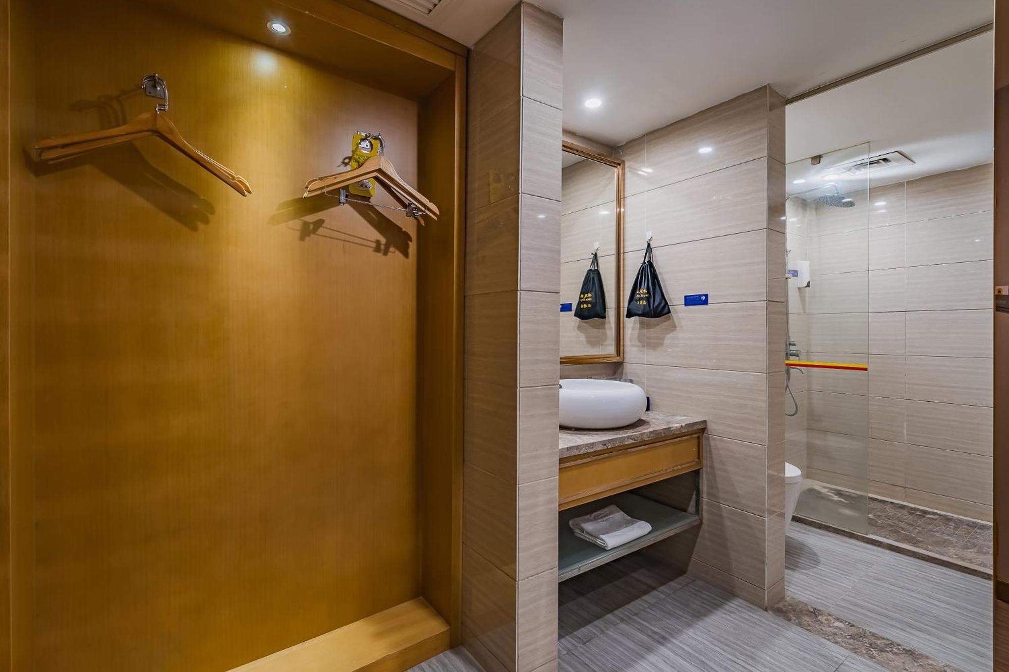 Super 8 Hotel Select Guangzhou Railway Station Xicun Subway Station מראה חיצוני תמונה